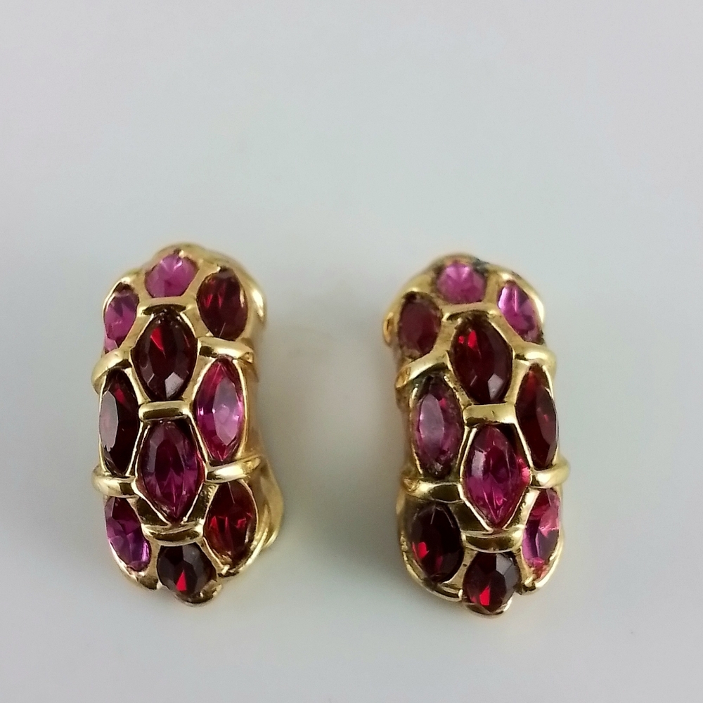 Vintage Roman Signed Goldtone Pink And Red Rhinestone Clip On Earrings